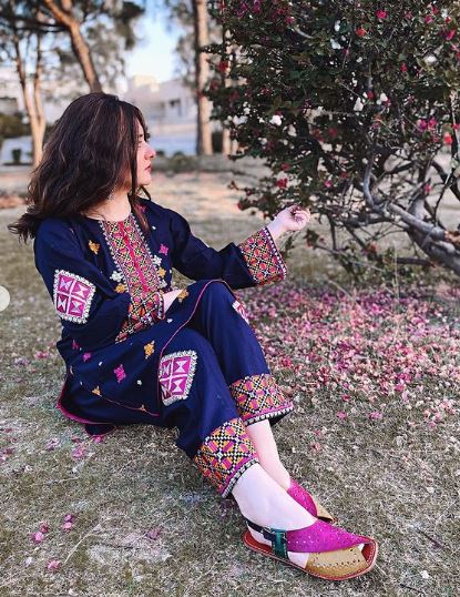 MARIA B- 3PC LAWN HEAVY EMBROIDERED SHIRT WITH BAMBER CHIFFON DUPATTA-D-3504