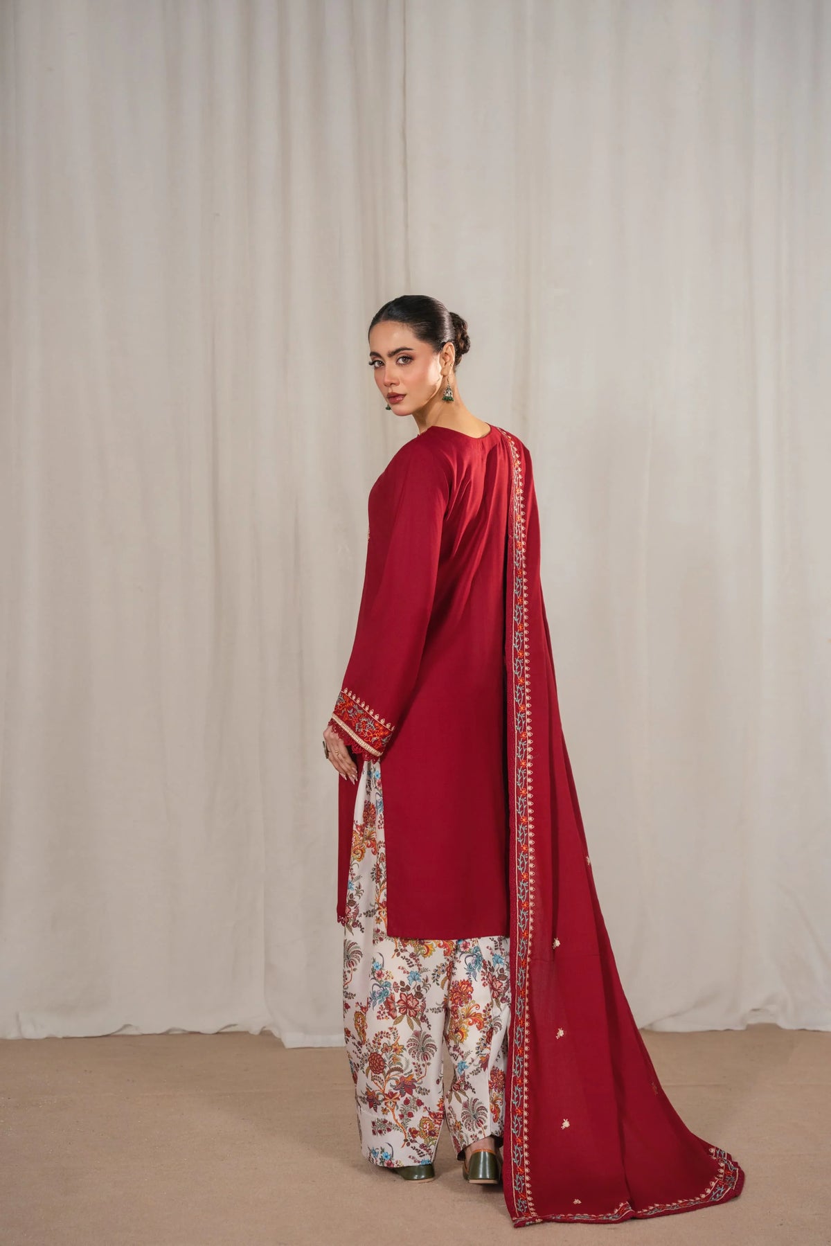 IZNIK - 3PC Luxury Dhanak Embroidered Suit (SYT-506)
