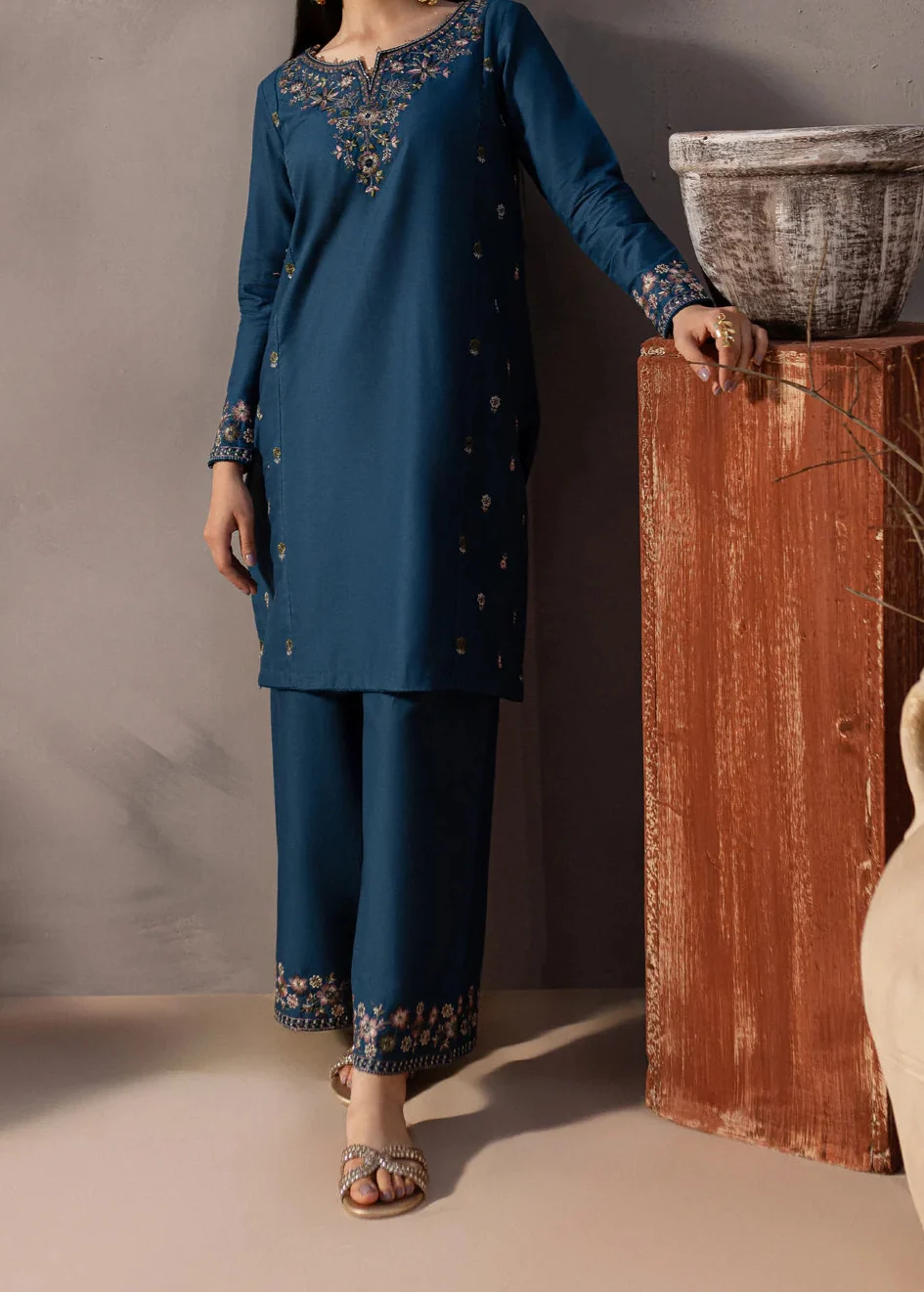 ETHNIC - 2PC Luxury Dhanak Marina Embroidered Suit (SYT-533)