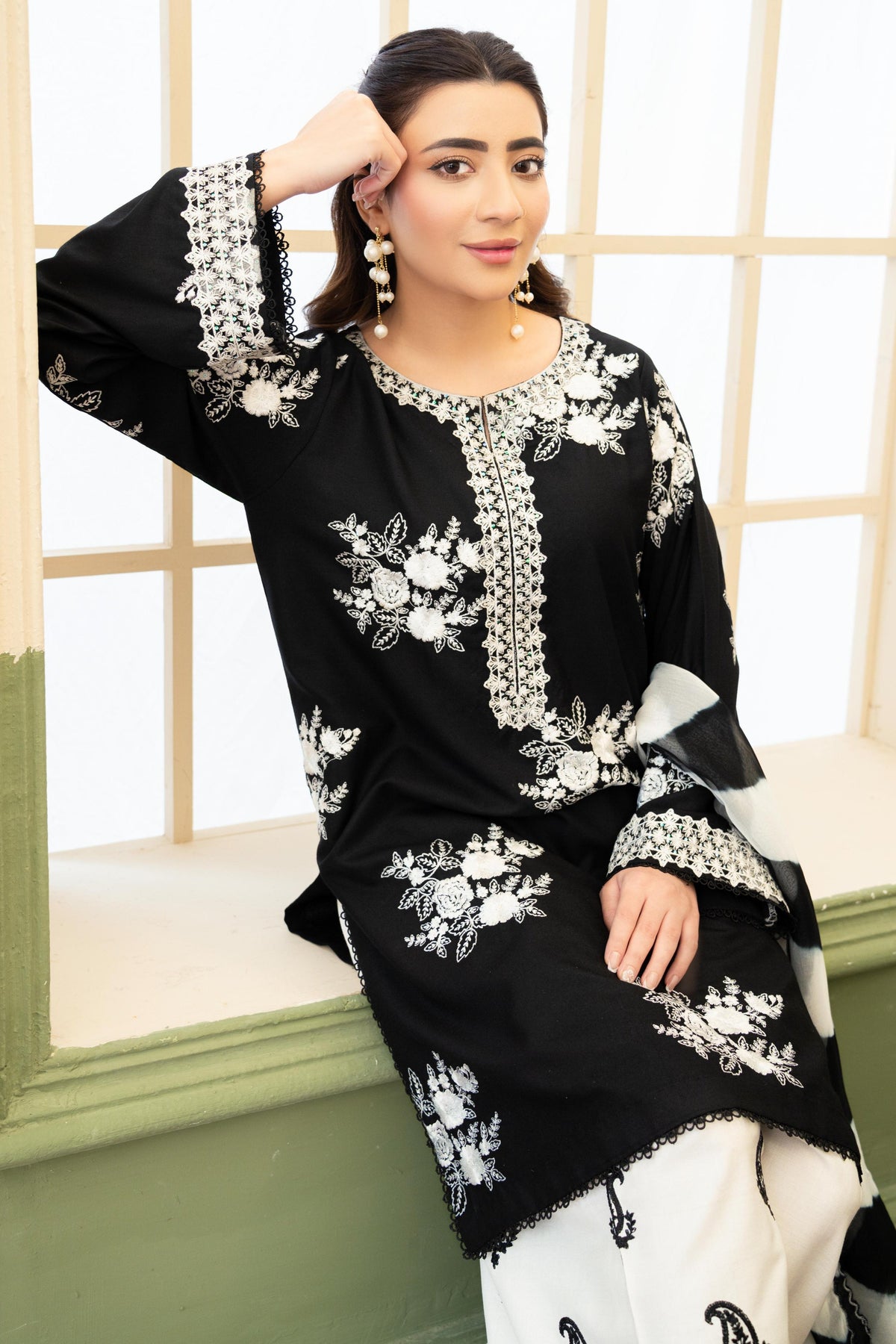 ZARA SHAHJAHAN | MONOCHROME | UNSTITCHED LAWN 3PC (SYT-568)
