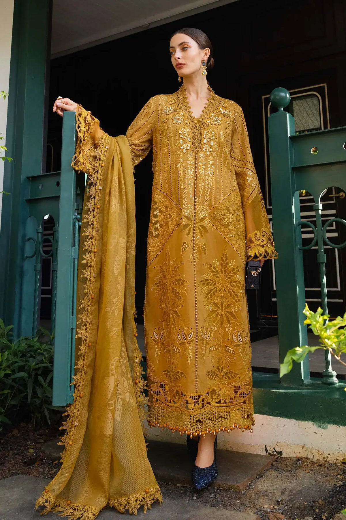 Maria.B - 3PC Luxury Dhanak Embroidered Suit (SYT-554)