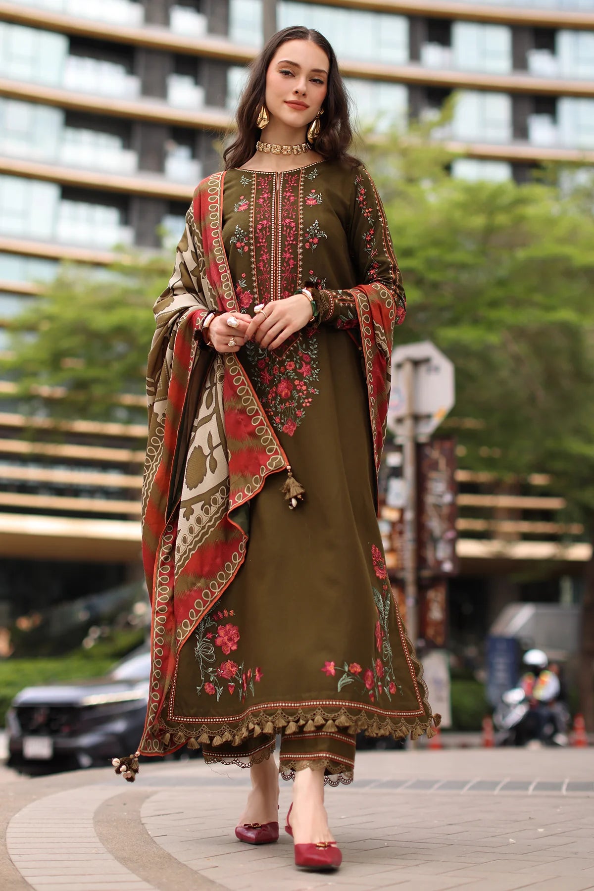 BATIK - 3PC Luxury Dhanak Embroidered Suit (SYT-511)