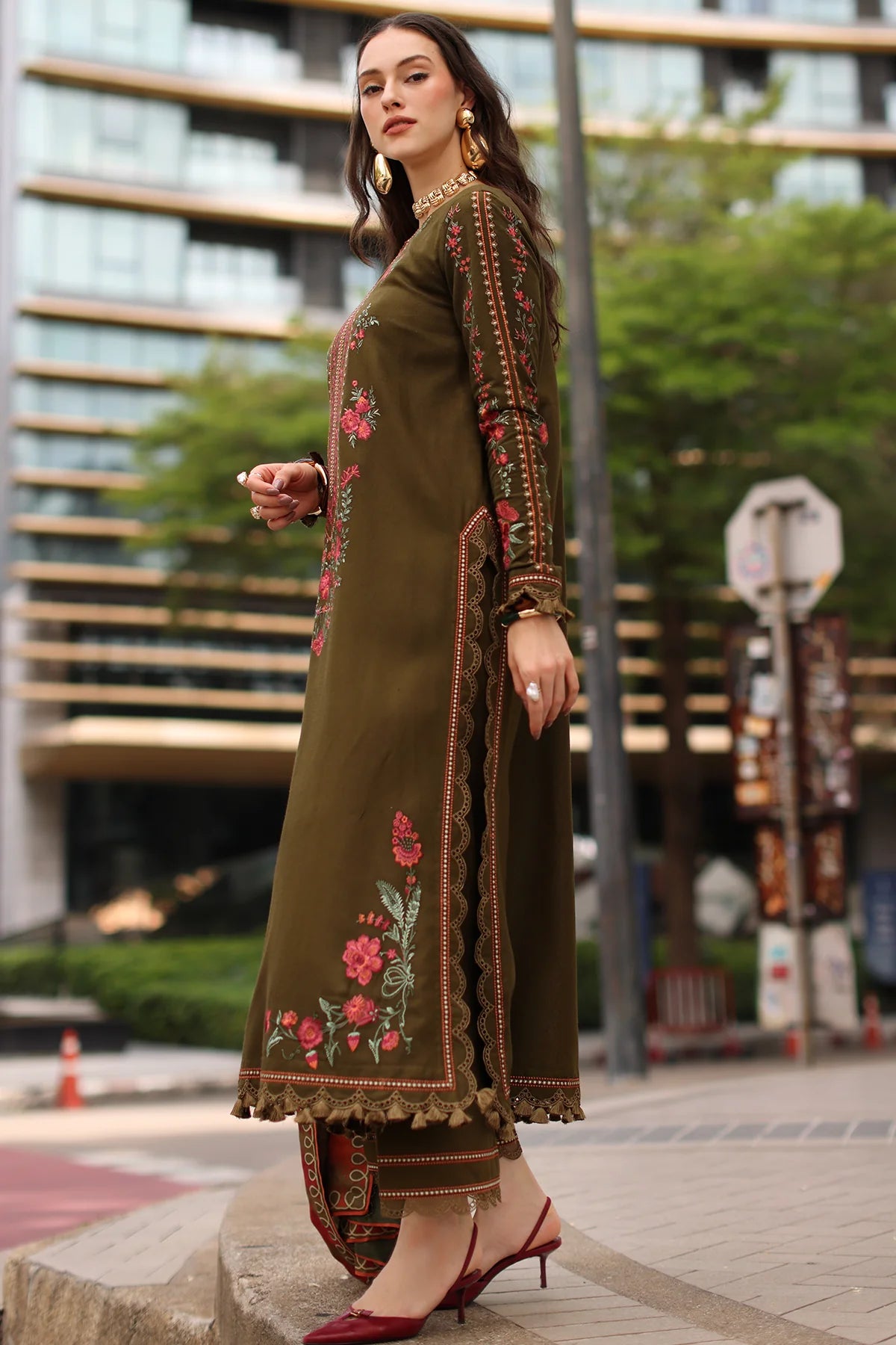 BATIK - 3PC Luxury Dhanak Embroidered Suit (SYT-511)