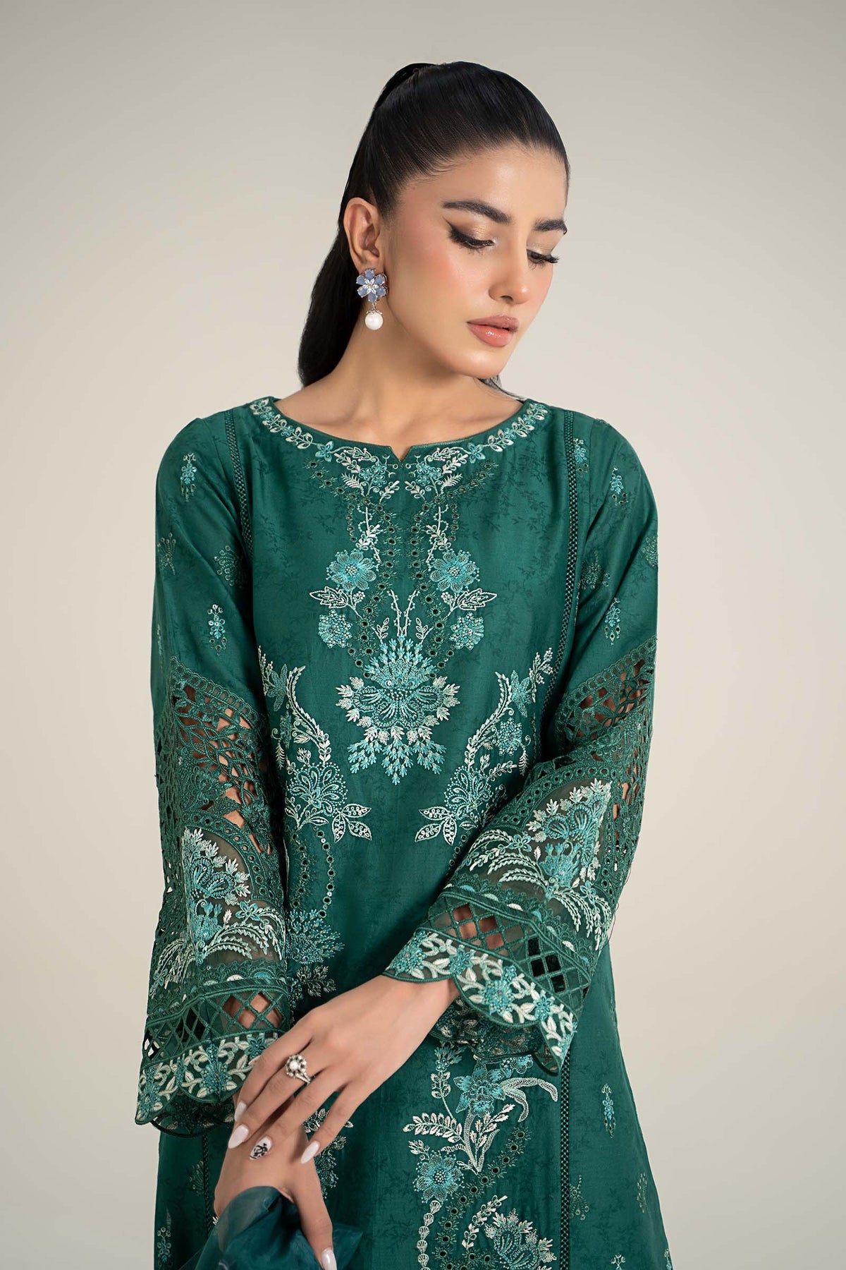 MARIA B - 3PC Luxury Dhanak Embroidered Suit (SYT-520)